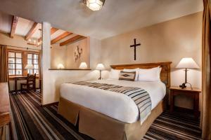Ліжко або ліжка в номері Hotel Chimayo de Santa Fe