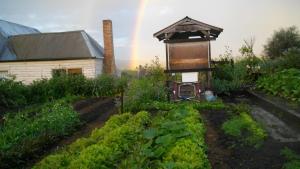 Cherry Top Farmstay - Boutique Eco Village外面的花园
