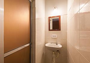 a small bathroom with a sink and a mirror at Hotel Econômico ao lado do Metrô in São Paulo