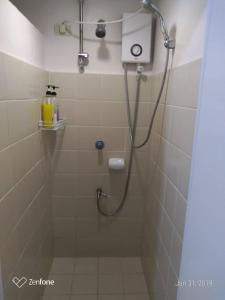 Phòng tắm tại HappyNest 1561 @ Cityland Tagaytay