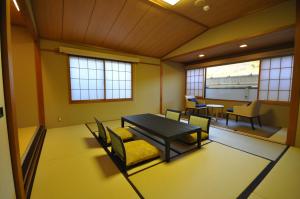 Posezení v ubytování Gion Ryokan Karaku