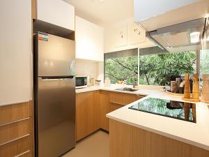 A kitchen or kitchenette at PANAMA-hosted by:L'Abode Accommodation