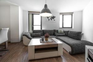 Posedenie v ubytovaní Old Town Luxury Apartment in heart of Bratislava