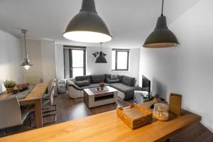 Posedenie v ubytovaní Old Town Luxury Apartment in heart of Bratislava