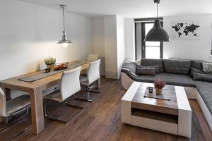 Posedenie v ubytovaní Old Town Luxury Apartment in heart of Bratislava