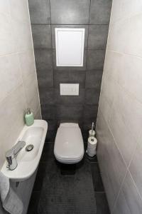 Kúpeľňa v ubytovaní Old Town Luxury Apartment in heart of Bratislava