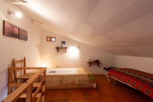 เตียงในห้องที่ Cosy loft - Loft di atmosfera in Sperlonga alta
