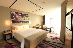 Llit o llits en una habitació de Lavande Hotel Taixing Jiangping Road