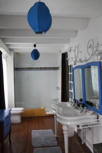 Vonios kambarys apgyvendinimo įstaigoje Chambres d'hôtes Manoir du Buquet