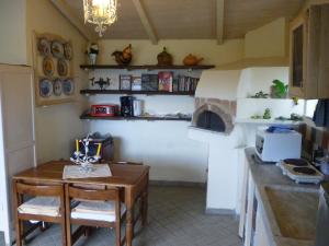 a small kitchen with a table and a oven at Lo Chalet sul Golfo in La Spezia