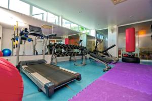 Fitness centrum a/nebo fitness zařízení v ubytování Premium Two-Bedroom Karon Butterfly Suite with Panoramic Sea Views"