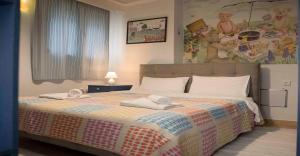 Кровать или кровати в номере Luxury Family Villa Meteora