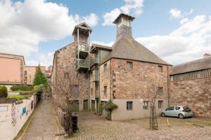 Gallery image of ALTIDO Unique Loft at the Brewery with Free Secure Parking - No SUV's in Edinburgh