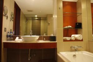 Ένα μπάνιο στο Grand Noble Hotel Xi’an