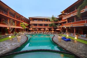 The swimming pool at or close to Wina Holiday Villa Kuta Bali