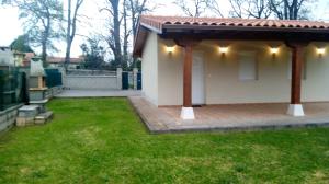 Vonkajšia záhrada v ubytovaní Casa individual barrio las escuelas