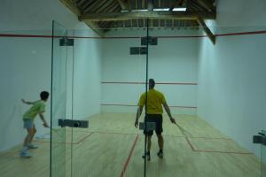 two men playing a game of volley ball in a gym at Logis Le Tadorne in Piney