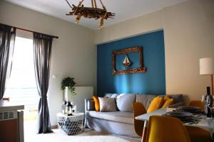 A seating area at Myrto2 apartment