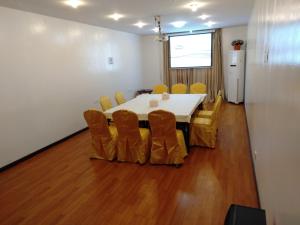 Uma área de estar em Excelsior Resort