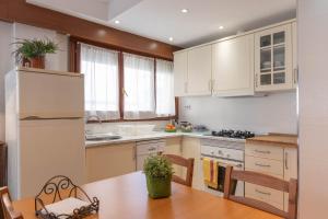 Kuchnia lub aneks kuchenny w obiekcie Mundaka Home
