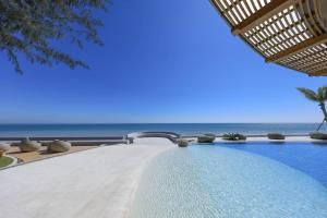 Bazén v ubytování Kundala Beach Resort Hua Hin nebo v jeho okolí