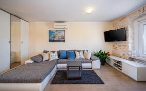 TV a/nebo společenská místnost v ubytování Apartment Lungomare