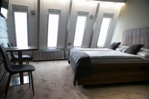 En eller flere senger på et rom på Hotel Ještěd