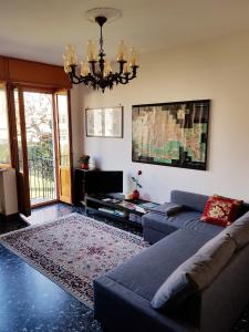 a living room with a couch and a chandelier at Angela di Venezia House in Venice