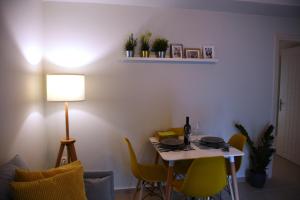 A seating area at Myrto2 apartment