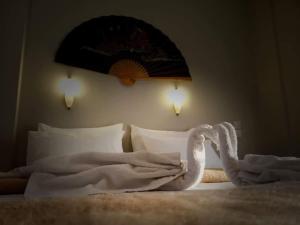 A bed or beds in a room at Oskars Studios & Apartments