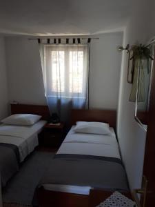 Postel nebo postele na pokoji v ubytování Mala Basina -Maslina