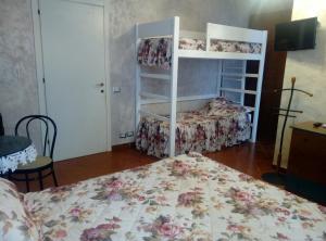 A bed or beds in a room at Villa Fabbri