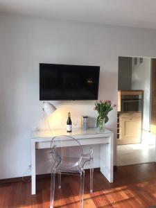 TV a/nebo společenská místnost v ubytování 4 All Apart Hotel