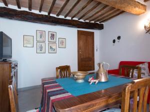 a dining room table with a tea kettle on it at Nonna Pappa in Siena