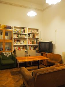 The library in the guesthouse