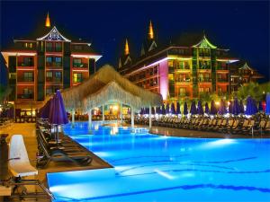 Het zwembad bij of vlak bij Siam Elegance Hotel & Spa