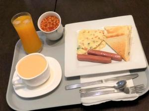 Makanan di atau berdekatan rumah tamu ini