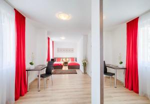 Posteľ alebo postele v izbe v ubytovaní Triple M Hotel