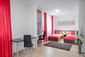 Posteľ alebo postele v izbe v ubytovaní Triple M Hotel