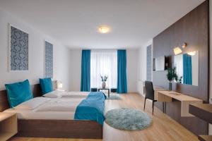 Posteľ alebo postele v izbe v ubytovaní Triple M Hotel