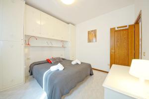 A bed or beds in a room at DolceVita Apartments N 354