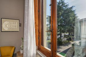 Bazén v ubytování Villa Ricci Suites nebo v jeho okolí