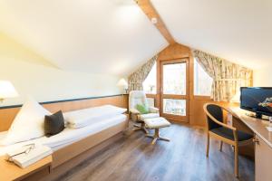 TV a/nebo společenská místnost v ubytování Hotel Garni Vier Jahreszeiten