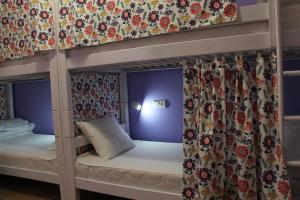 Posteľ alebo postele v izbe v ubytovaní Lorf Hostel&Coffee