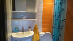 Kúpeľňa v ubytovaní Maisonette close to the beach + 30 fotografií