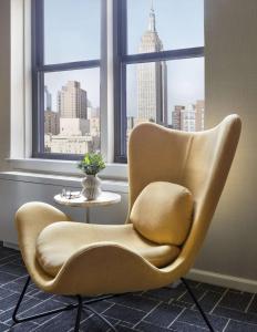 Posezení v ubytování The Shelburne Sonesta New York