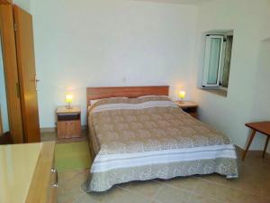 En eller flere senge i et værelse på villa NIKOLA