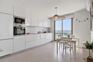 Kuchyň nebo kuchyňský kout v ubytování Panorama Beach - Sky View