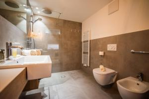 A bathroom at Dining & Living Alpenrose