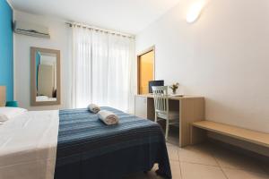 Postel nebo postele na pokoji v ubytování Hotel Baia Del Sole